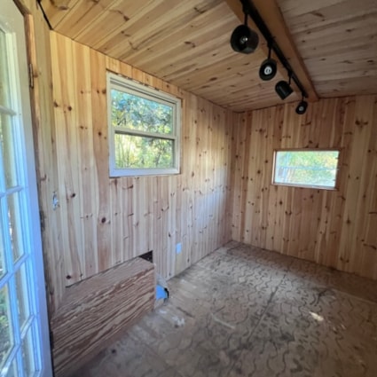 Perfect Tiny House Project! Great Screened-In Porch! - Image 2 Thumbnail