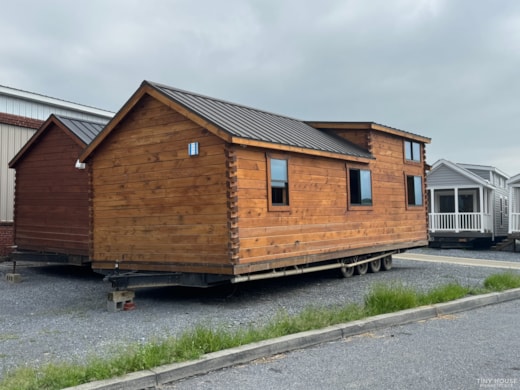 Pinecrest Cabin – 2 Bed + Loft (Flood-Salvage, As-Is Discount)
