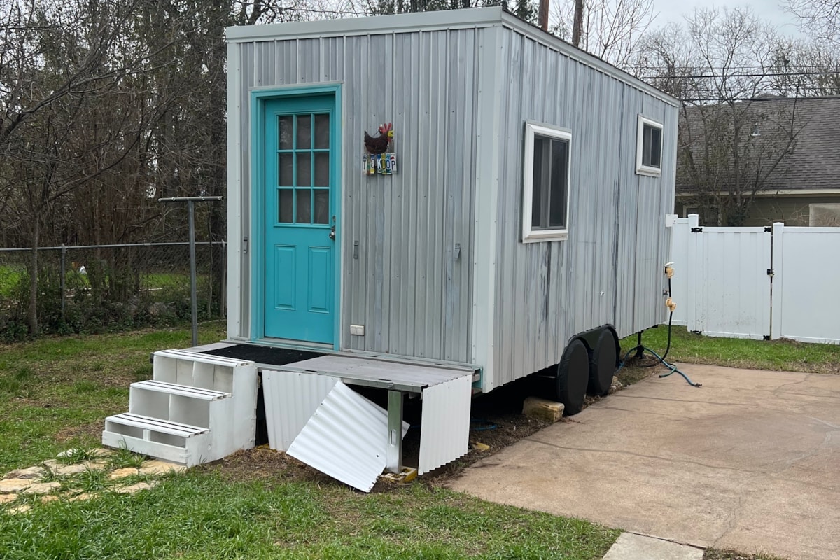 Pristine Tiny house trailer - Image 1 Thumbnail