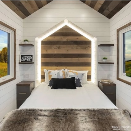 Private Main Floor Bedroom - C.S.A.-Certified - Luxury Living in Little Liberty - Image 2 Thumbnail
