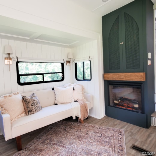 Professionally Renovated Luxury Home on Wheels