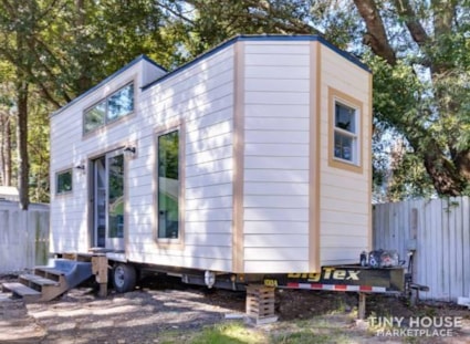 Really cool brand new - never lived-in - tiny home looking for an owner. - Image 2 Thumbnail