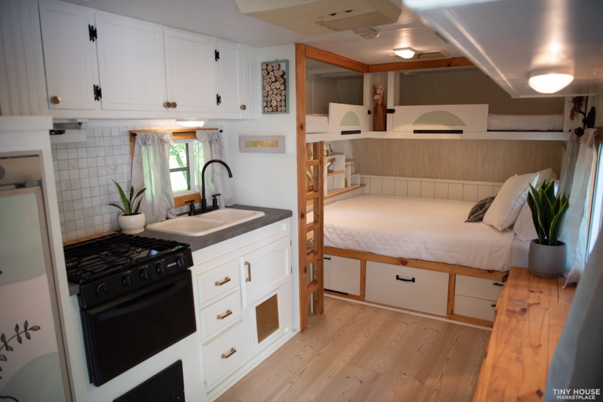 Renovated 21' Gulfstream Travel Trailer - Image 1 Thumbnail