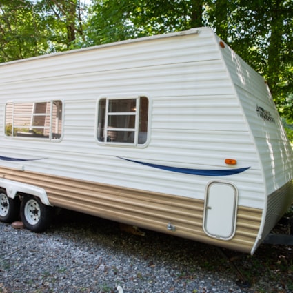 Renovated 21' Gulfstream Travel Trailer - Image 2 Thumbnail