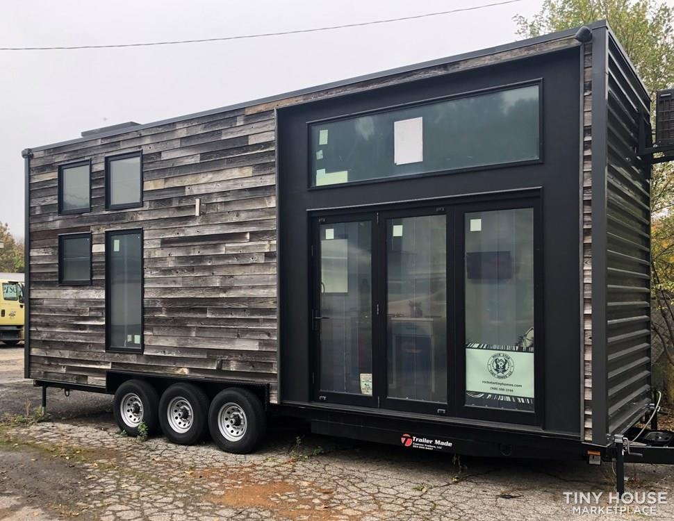 https://images.tinyhomebuilders.com/images/marketplaceimages/rock-star-tiny-home-G7CFHL5CWK-01-1000x750.jpg?width=1200&height=800&mode=crop