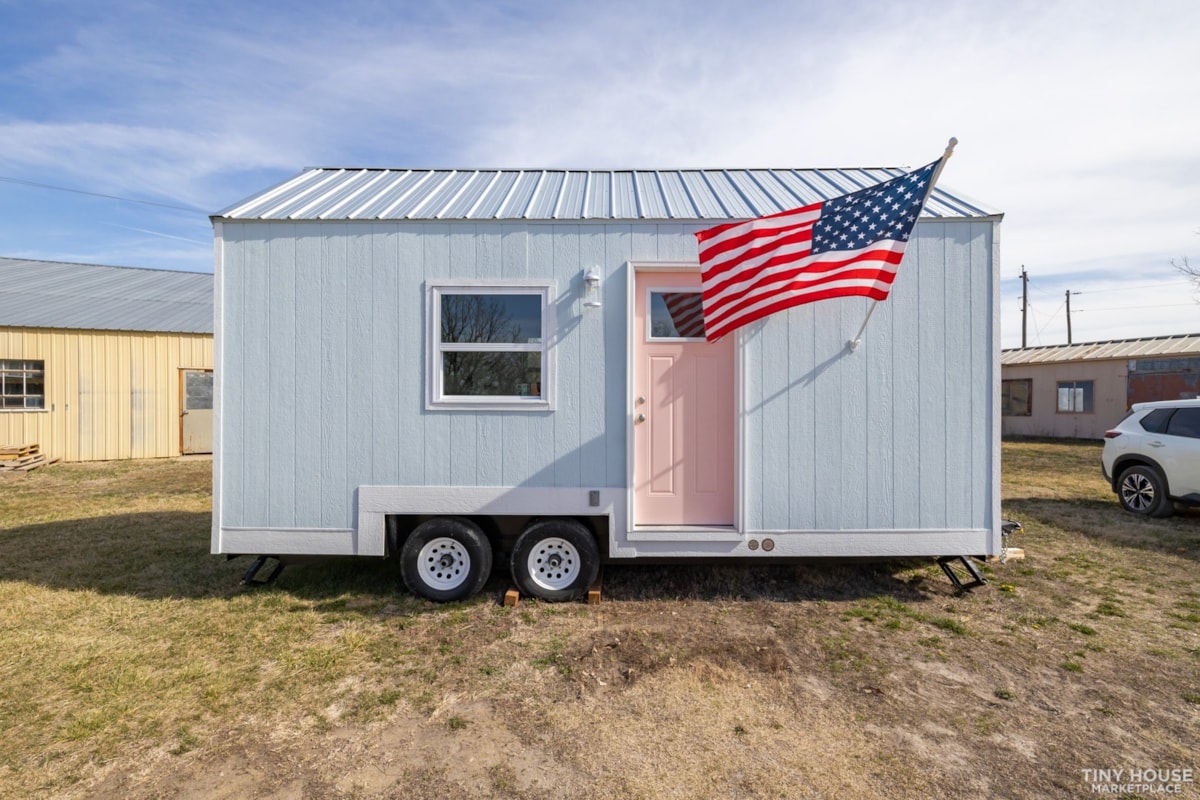 RVIA CERTIFIED 20'X8.5' *BRAND NEW* TINY HOME ON WHEELS. $35,000 CLEARANCE PRICE - Image 1 Thumbnail