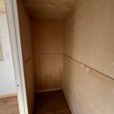 Shipping container office/studio - easily converts to fully functional tiny home - Image 5 Thumbnail