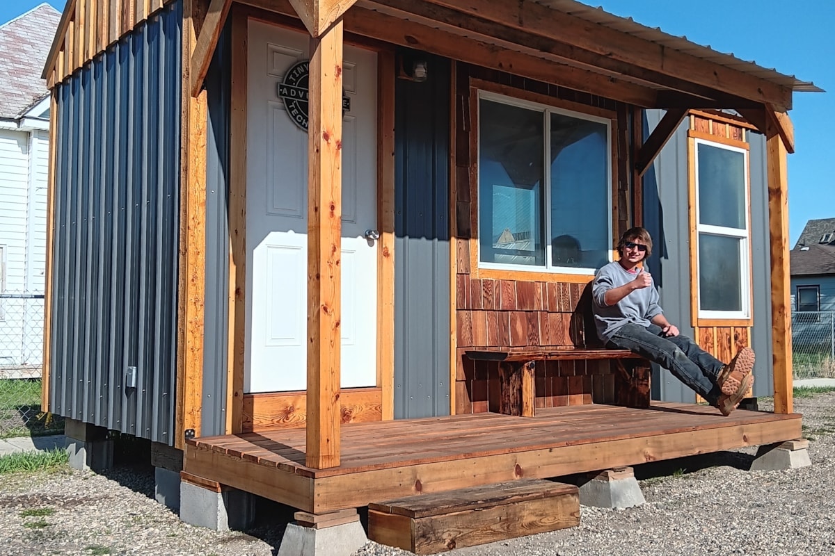 SINGLE LEVEL TINY HOUSE ON WHEELS 1 BED 1 BATH - Image 1 Thumbnail