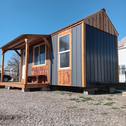 SINGLE LEVEL TINY HOUSE ON WHEELS 1 BED 1 BATH - Image 2 Thumbnail
