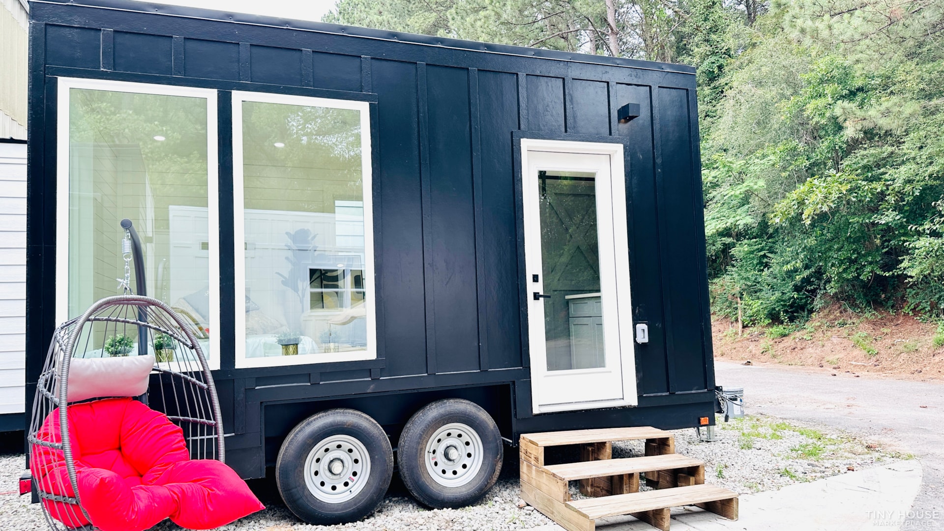 https://images.tinyhomebuilders.com/images/marketplaceimages/studio-on-wheels-noah-certified-T7AP7GCYED-01.jpg