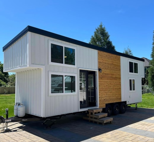 Stunning 30ft with 2x2ft bump outs tiny house 