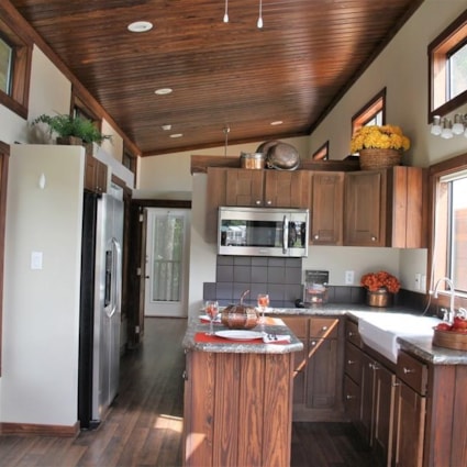 Stunning Rustic Park Model Home w/Carport and Storage at Vintage Grace Texas - Image 2 Thumbnail