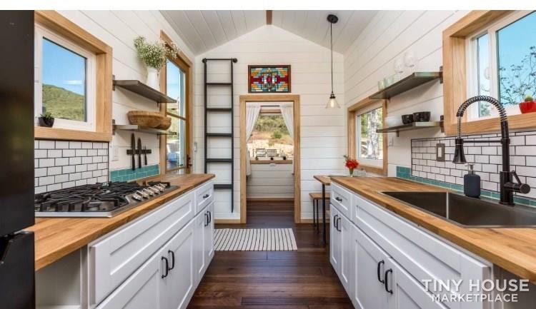 Super Cute New Cottage Tiny Home - Image 1 Thumbnail