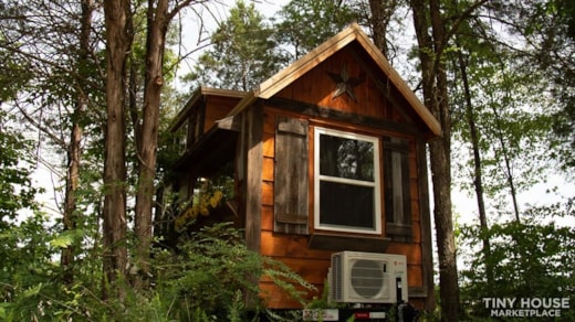 The Best Little Hen House in Tennessee is an 8′ x 16′ Freedom Style Tiny Home