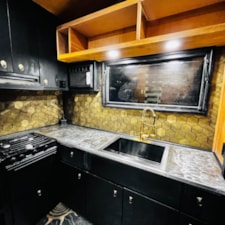 THE FOREST NIGHT, A 18ft GORGEOUS CUSTOM TINY HOUSE W/ UNIQUE FEATURES - Image 5 Thumbnail