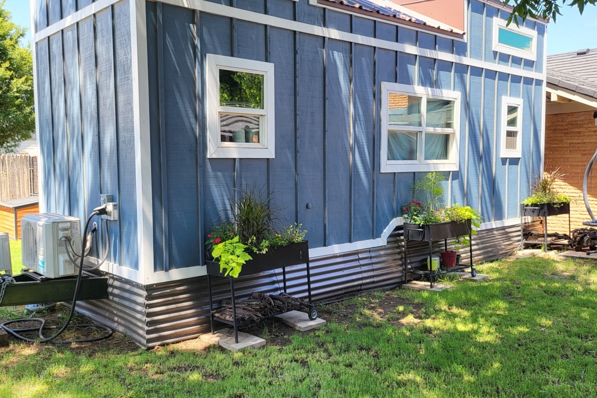 Tiny Blue House - Image 1 Thumbnail