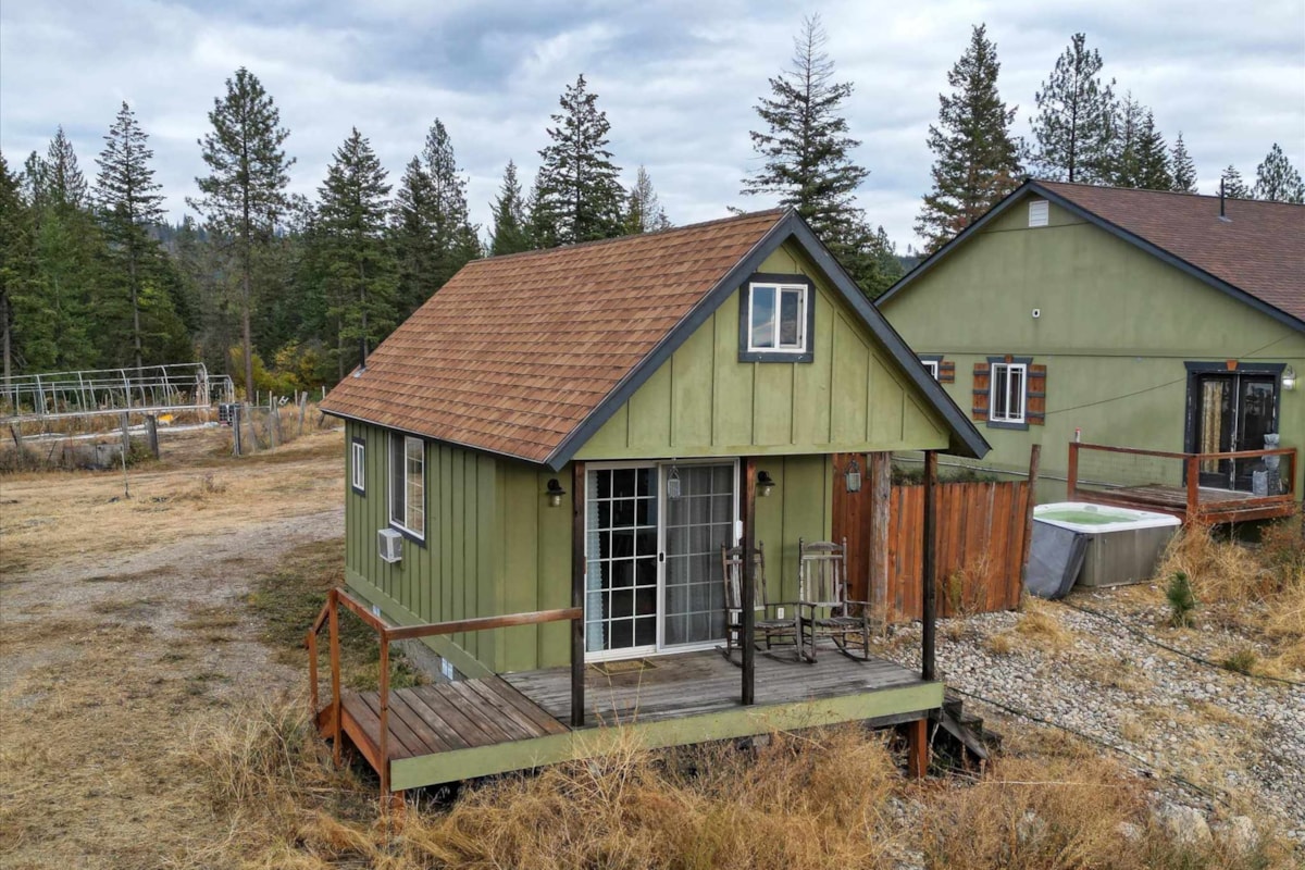 Tiny home in Elk, Washington - Image 1 Thumbnail