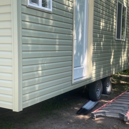 Tiny home lock up stage - Image 2 Thumbnail