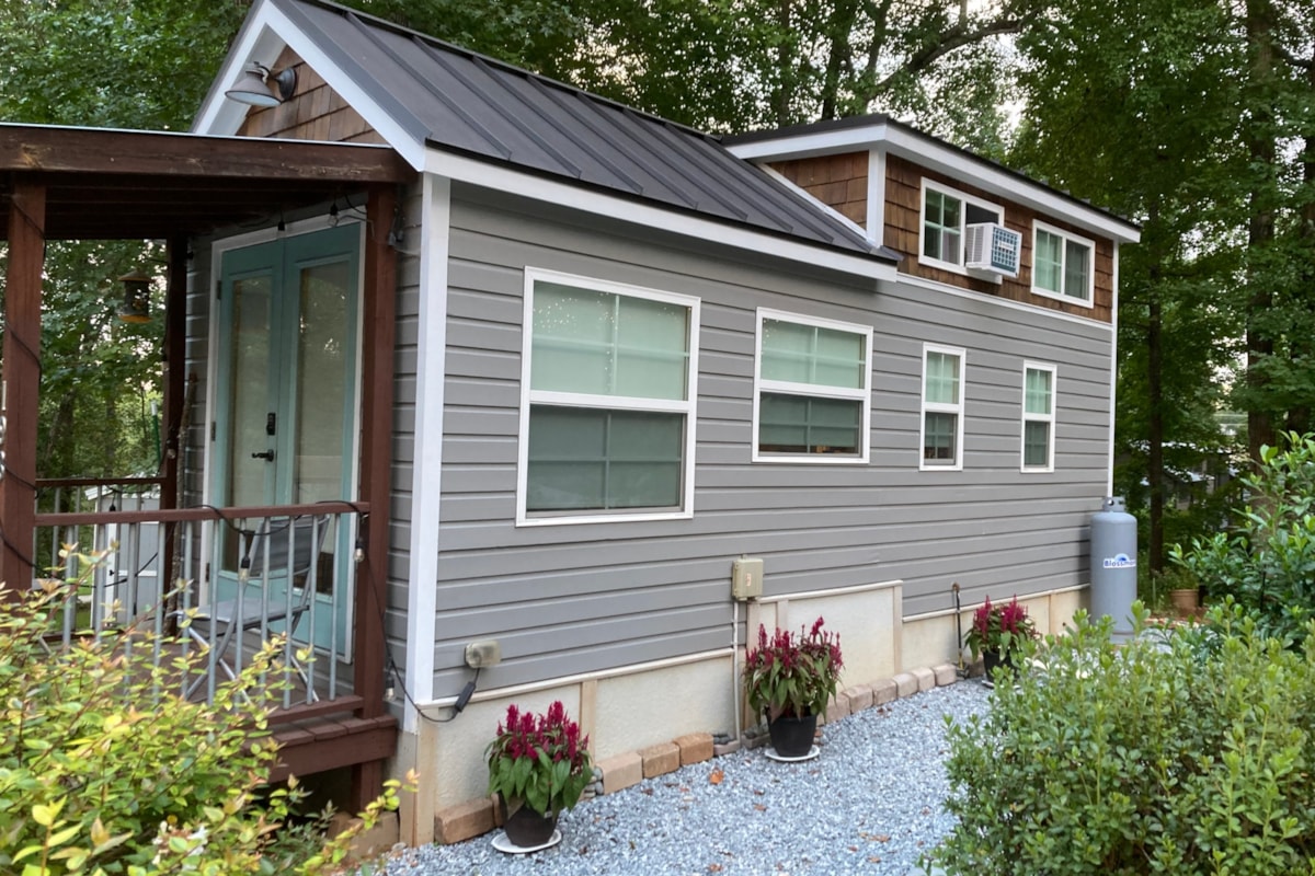 Tiny home on large wooded lot in lake-side community - Image 1 Thumbnail