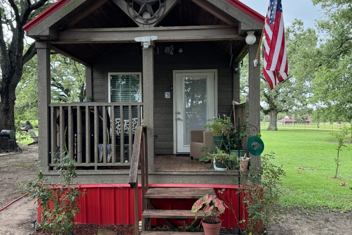 Tiny Home Park Model - Image 1 Thumbnail