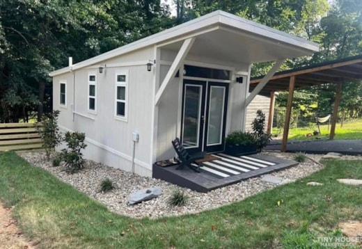 Tiny home with acreage, barn and lots of outdoor living in KY!