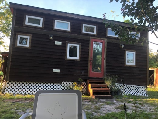 Tiny House in Fl on wheels sleeps 4