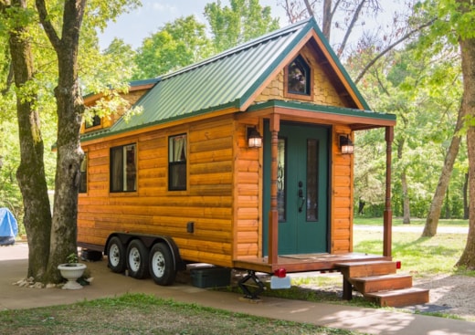 Tiny House Log Cabin - Move-in ready! **Make an offer!**