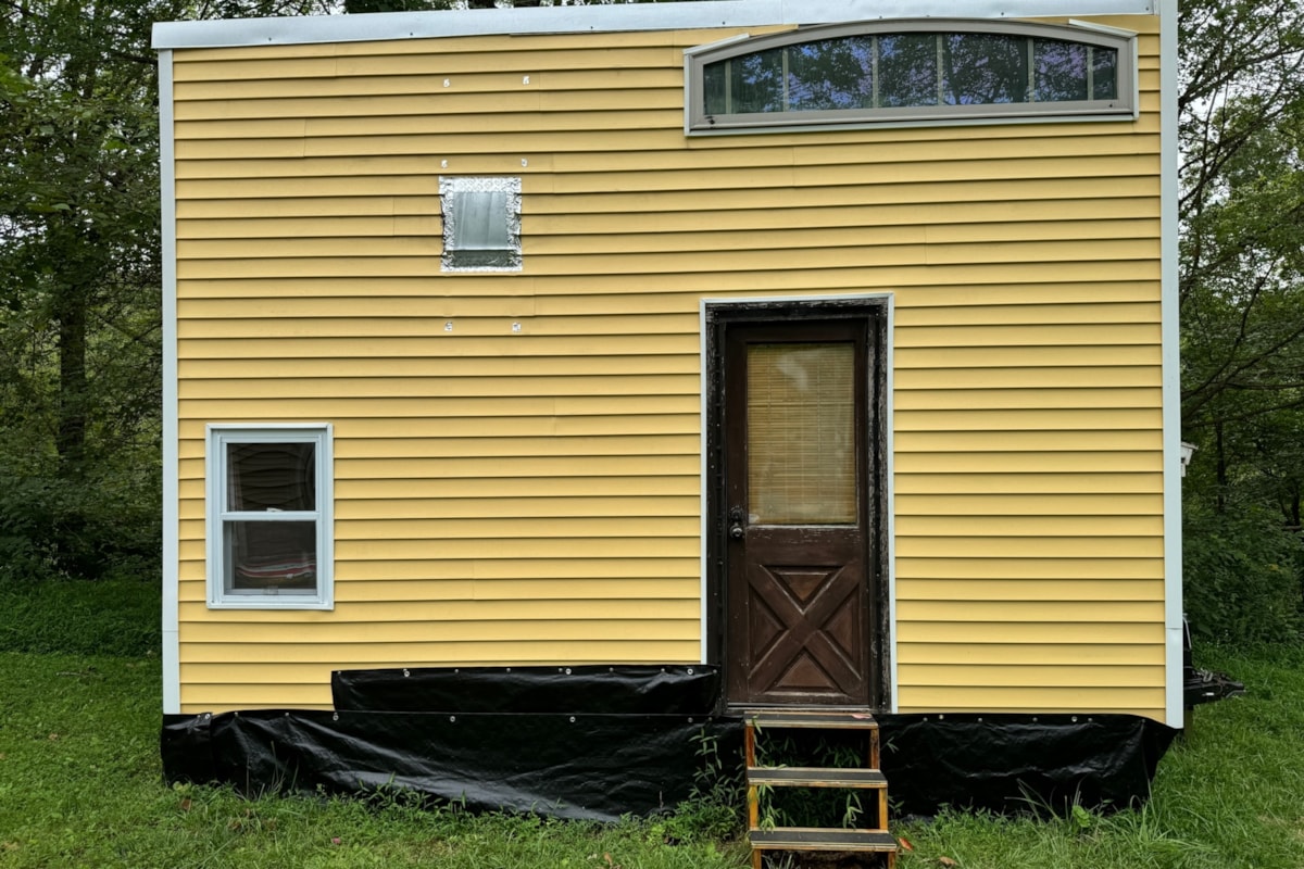 Tiny house on a trailer - Image 1 Thumbnail