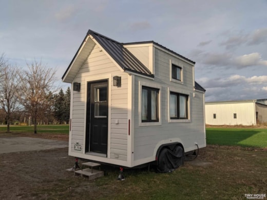 Tiny house on wheels  16’-0’’ x 8’-6’’ (The Traveler)