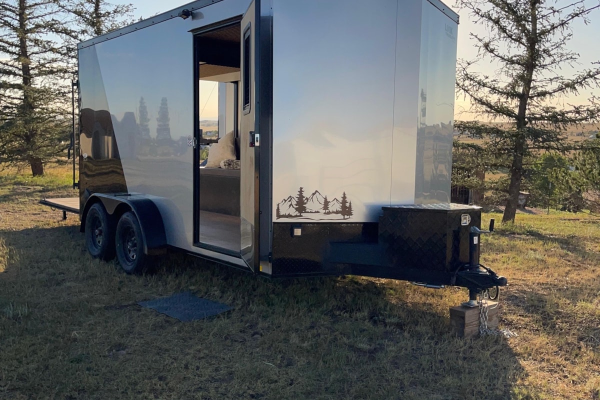 Tiny house on wheels - Image 1 Thumbnail
