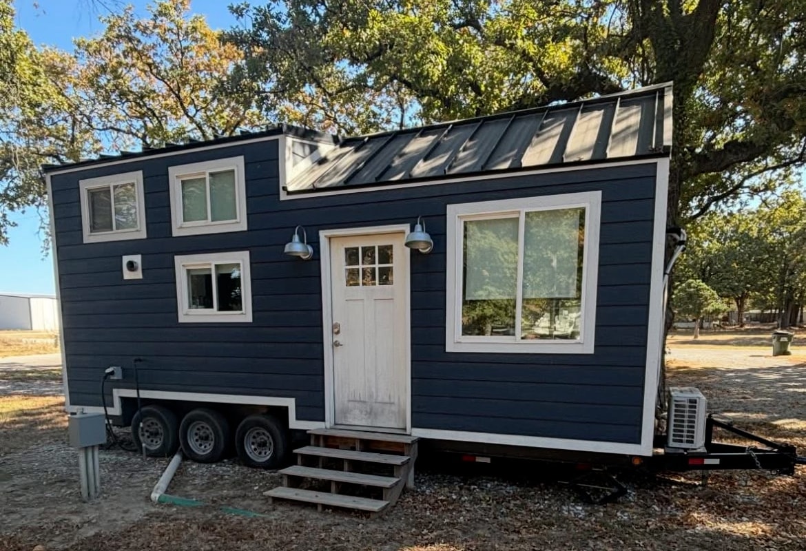 Tiny House on Wheels - Image 1 Thumbnail