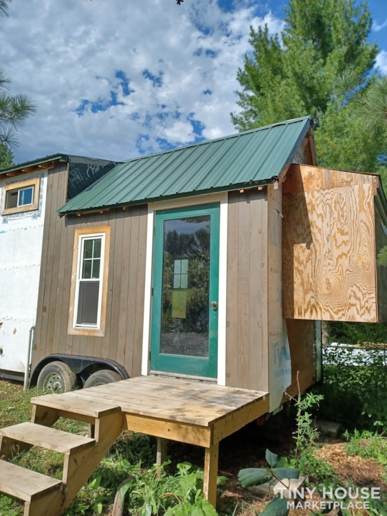 Tiny House- Solar, Kitchen, hardwood counters, ready to live off grid - Image 1 Thumbnail
