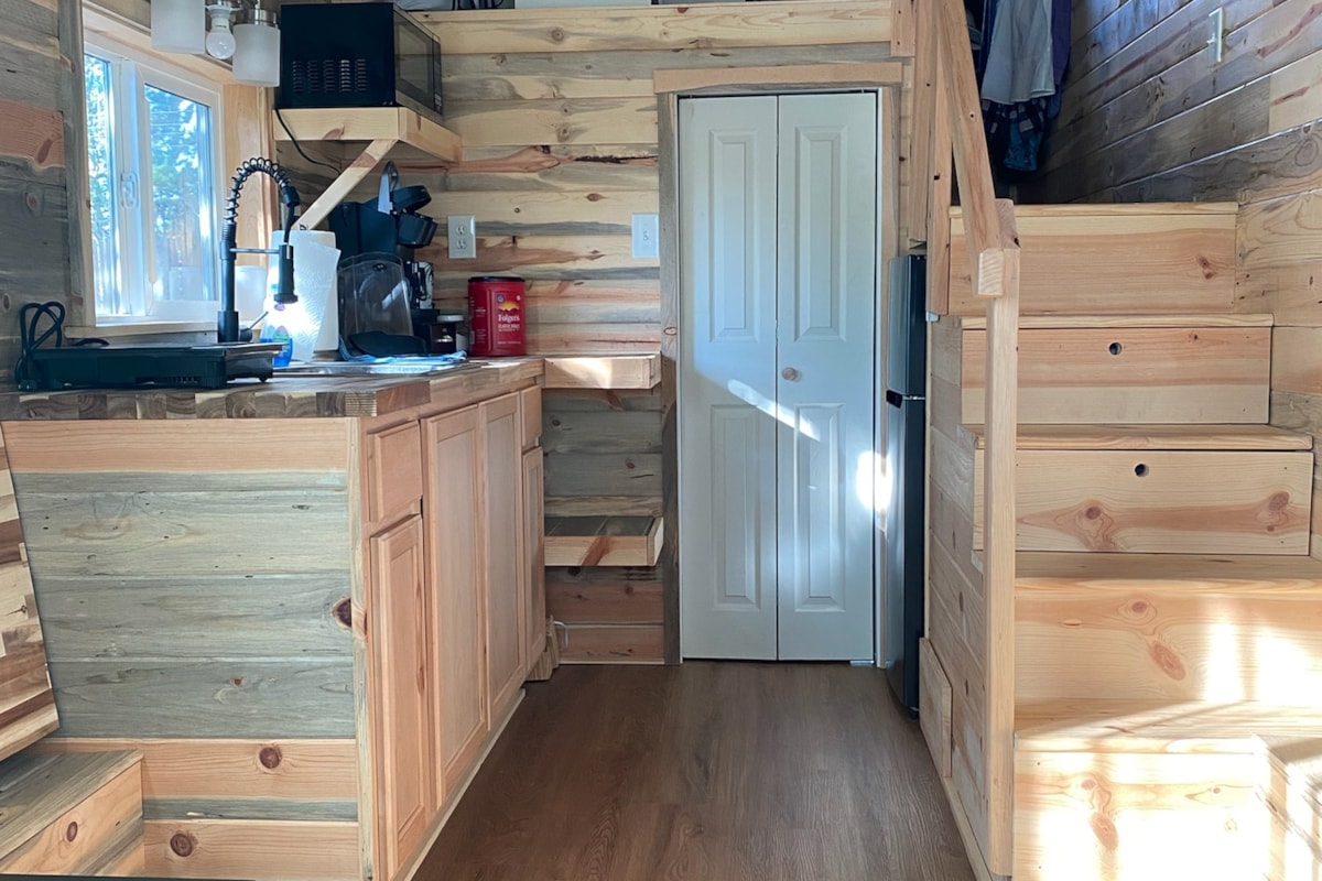 Tiny house w/loft furnished - Image 1 Thumbnail