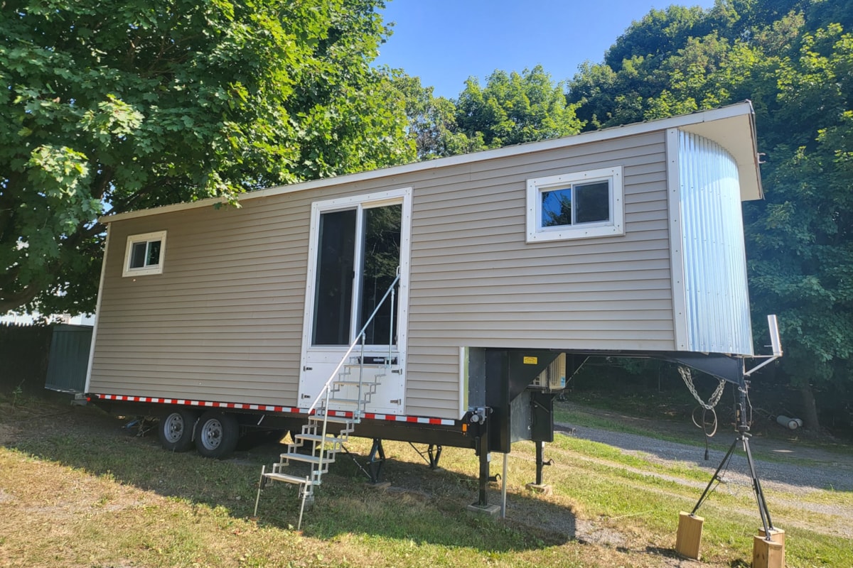 Tiny House w/ Small Garage - Image 1 Thumbnail