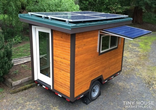 Tiny Solar Charging House with Battery Storage