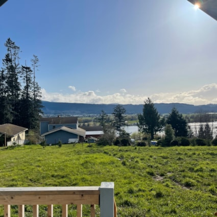 SOLD! Turn-key Park Model located in tiny home park over Columbia River! - Image 2 Thumbnail
