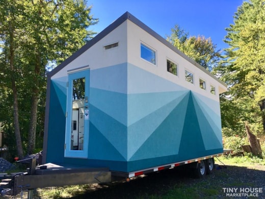 Ultra Modern Luxury Tiny House ~ Fully Furnished & Applianced