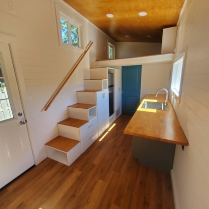 Charming Tiny House on Wheels: Your Gateway to Cozy, Sustainable Living - Image 2 Thumbnail