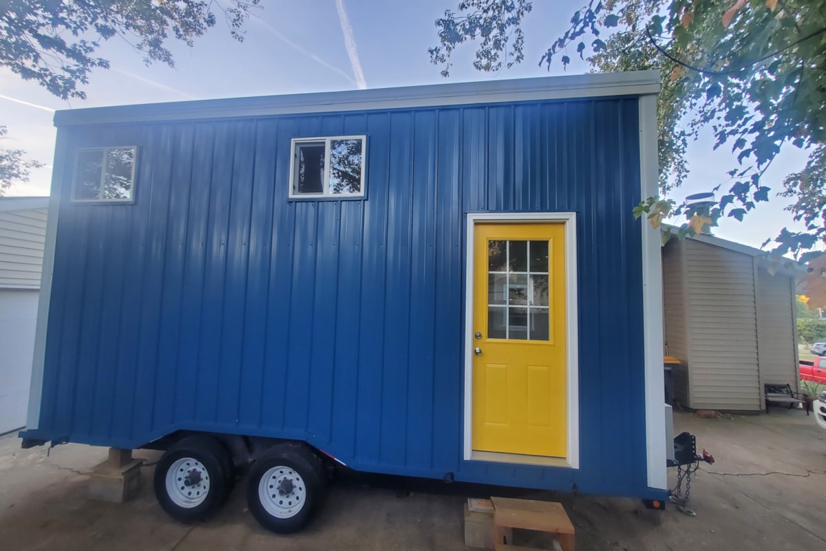 Charming Tiny House on Wheels: Your Gateway to Cozy, Sustainable Living - Image 1 Thumbnail